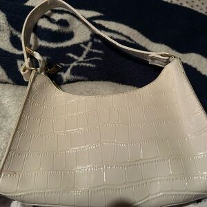 Elegant White Croc-Embossed Shoulder Bag